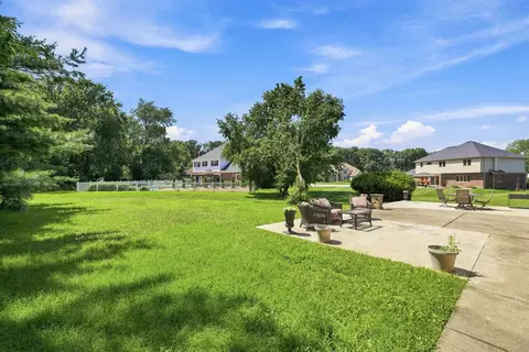 Exterior - 10 S Hampton Ct, Crete, IL 60417 photo 3 of 5