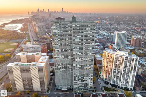 655 W Irving Park Rd #5406, Chicago, IL 60613