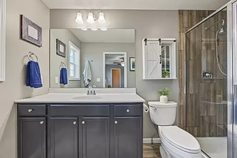 Bath - 2912 Conlor Dr, Bloomington, IL 61704 photo 2 of 4