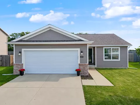 Exterior - 2912 Conlor Dr, Bloomington, IL 61704 photo 3 of 8