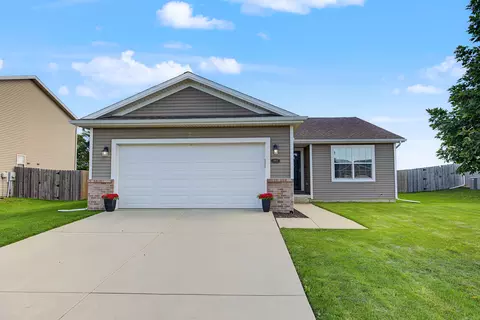 Exterior - 2912 Conlor Dr, Bloomington, IL 61704 photo 2 of 8