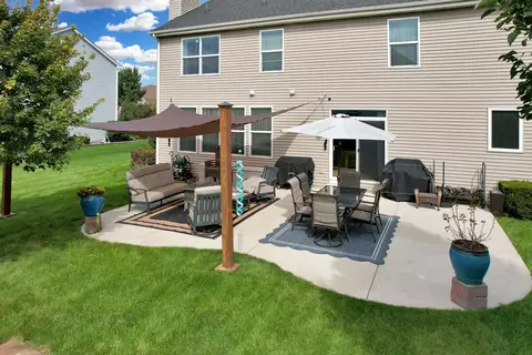 Exterior - 404 Hackney Ln, Oswego, IL 60543 photo 4 of 6