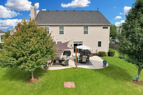Exterior - 404 Hackney Ln, Oswego, IL 60543 photo 6 of 6