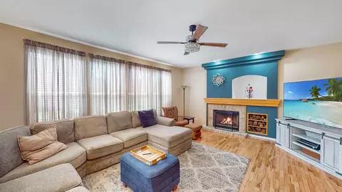 Living - 404 Hackney Ln, Oswego, IL 60543 photo 1 of 2