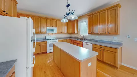 Kitchen - 404 Hackney Ln, Oswego, IL 60543 photo 1 of 3