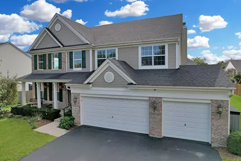 Exterior - 404 Hackney Ln, Oswego, IL 60543 photo 2 of 6