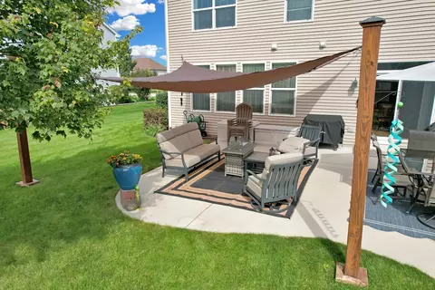 Exterior - 404 Hackney Ln, Oswego, IL 60543 photo 5 of 6