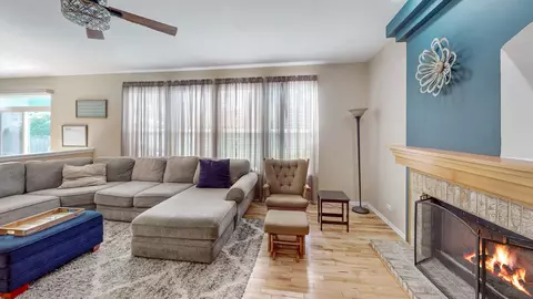 Living - 404 Hackney Ln, Oswego, IL 60543 photo 2 of 2