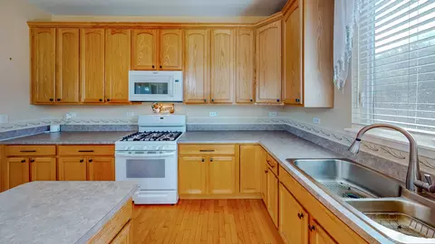 Kitchen - 404 Hackney Ln, Oswego, IL 60543 photo 2 of 3