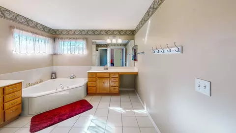 Bath - 404 Hackney Ln, Oswego, IL 60543 photo 3 of 3