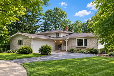 921 Bartlett Ter, Libertyville, IL 60048