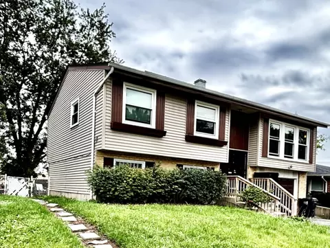 1135 E 159th Pl, South Holland, IL 60473