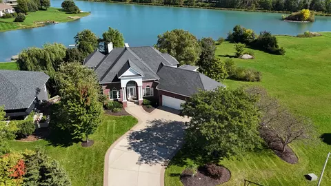 212 Slalom Ct, Minooka, IL 60447