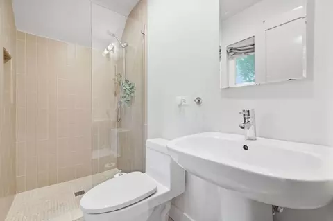 Bath - 843 Cramer Ct, Willowbrook, IL 60527 photo 3 of 3