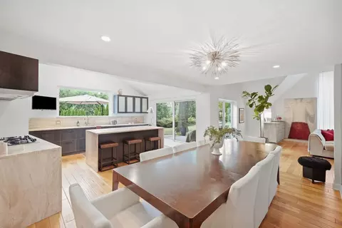 Dining - 843 Cramer Ct, Willowbrook, IL 60527 photo 1 of 2