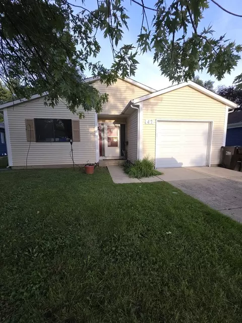 47 Woodbine Dr, Crystal Lake, IL 60014