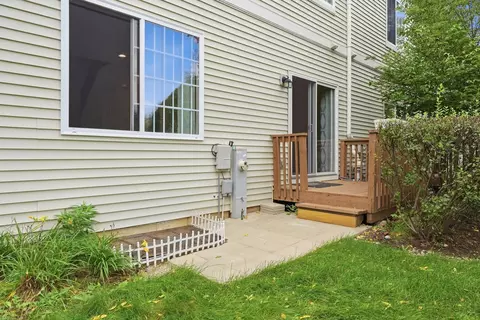 Exterior - 1905 Maureen Dr, Hoffman Estates, IL 60192 photo 4 of 4