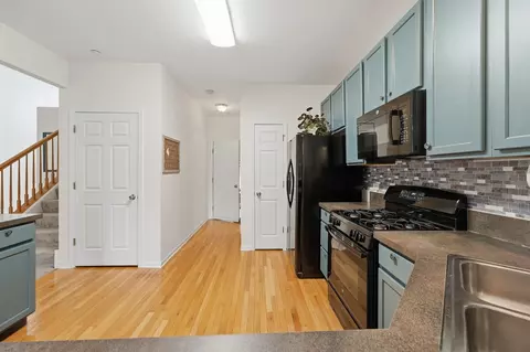 Entry Way - 1905 Maureen Dr, Hoffman Estates, IL 60192 photo 2 of 4