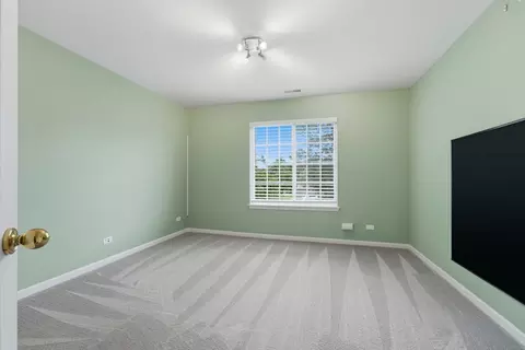 Bedroom - 1905 Maureen Dr, Hoffman Estates, IL 60192 photo 5 of 6