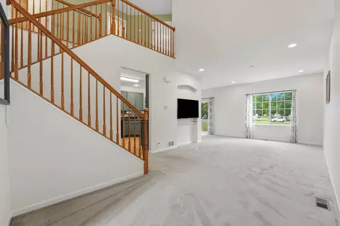 Living - 1905 Maureen Dr, Hoffman Estates, IL 60192 photo 1 of 4