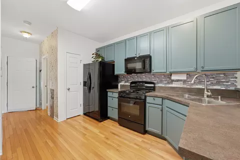 Kitchen - 1905 Maureen Dr, Hoffman Estates, IL 60192 photo 1 of 2