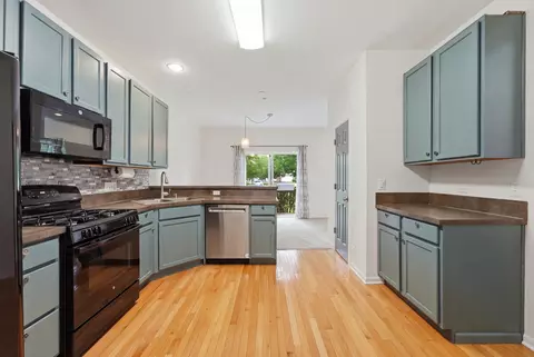 Kitchen - 1905 Maureen Dr, Hoffman Estates, IL 60192 photo 2 of 2