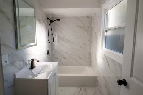 Bath - Undisclosed, Chicago, IL 60619 photo 1 of 3