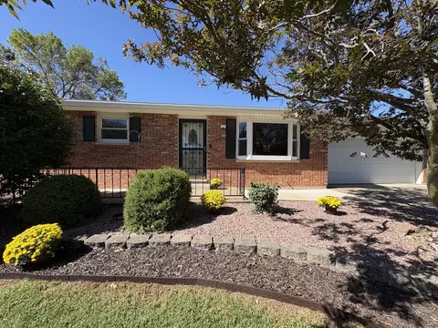 2310 Mary Ln, Quincy, IL 62305