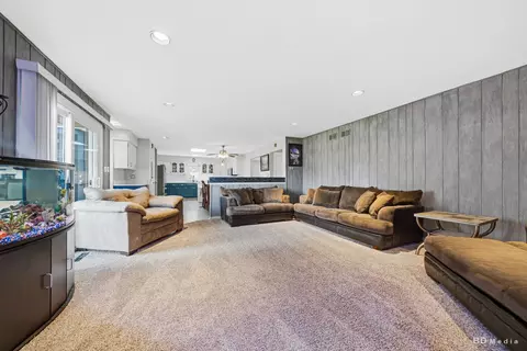Living - 15619 Lorel Ave, Oak Forest, IL 60452 photo 2 of 3