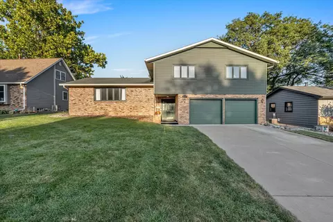 2705 36th St, Rock Island, IL 61201
