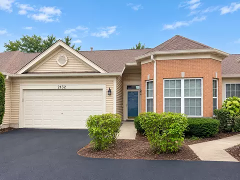 2132 Carillon Dr, Grayslake, IL 60030