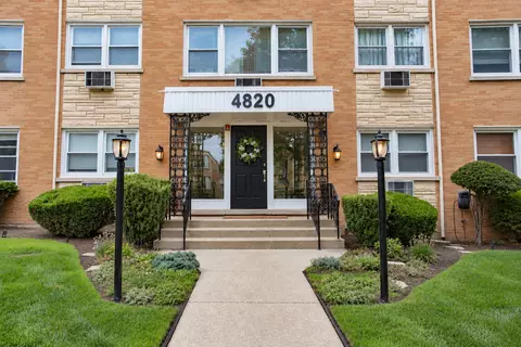 4820 W Conrad St #106, Skokie, IL 60077