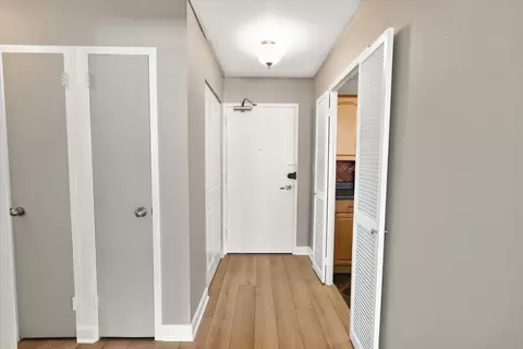 Entry Way - Undisclosed, Chicago, IL 60660 photo 1 of 3