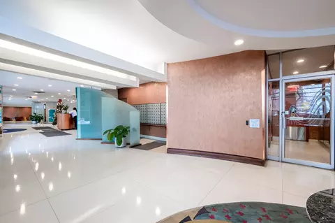 Entry Way - Undisclosed, Chicago, IL 60660 photo 2 of 3