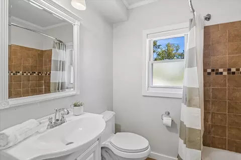 Bath - 7616 Newbold Rd, Cary, IL 60013 photo 1 of 2