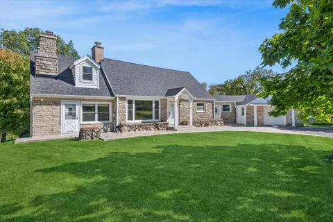 7616 Newbold Rd, Cary, IL 60013
