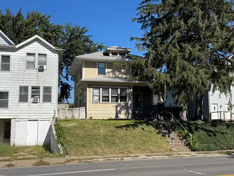 918 W Locust St, Davenport, IA 52804