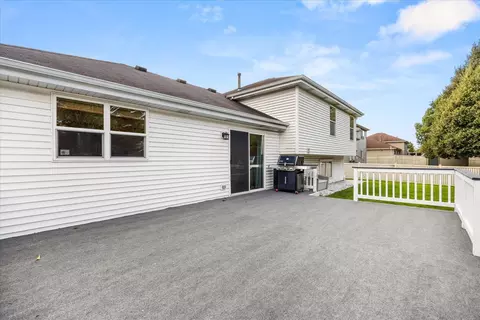 Exterior - 1807 Larkspur Dr, Plainfield, IL 60586 photo 3 of 9
