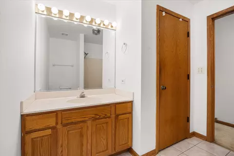 Bath - 1807 Larkspur Dr, Plainfield, IL 60586 photo 1 of 3