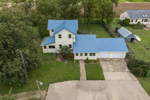 2583 165th Ave, Calamus, IA 52729