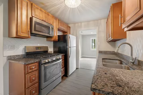 Kitchen - 205 Hereford Dr, Steger, IL 60475 photo 4 of 4