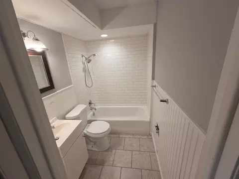 Bath - 1618 Sangamon Dr, Champaign, IL 61821 photo 1 of 1