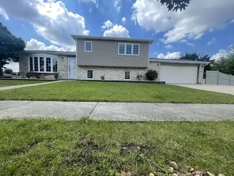 793 Six Pines Dr, Romeoville, IL 60446