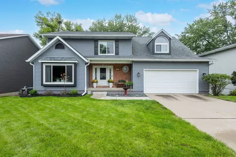4160 Apple Valley Dr, Bettendorf, IA 52722