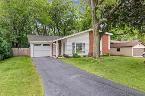 535 Edens Ln, Northfield, IL 60093