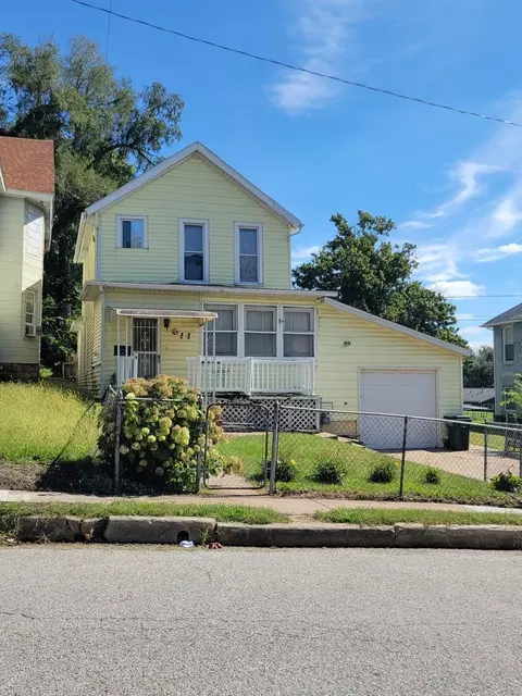 611 Farnam St, Davenport, IA 52803