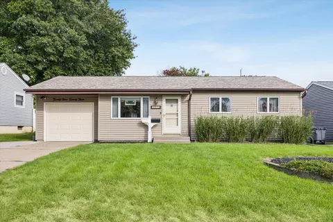 2923 Cypress Dr, Bettendorf, IA 52722