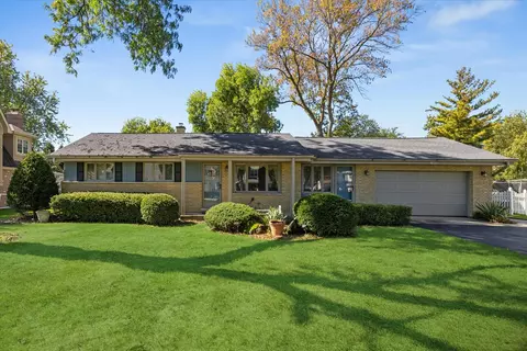 1660 N Highland Ave, Arlington Heights, IL 60004