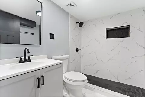Bath - 9625 S Lowe Ave, Chicago, IL 60628 photo 2 of 2