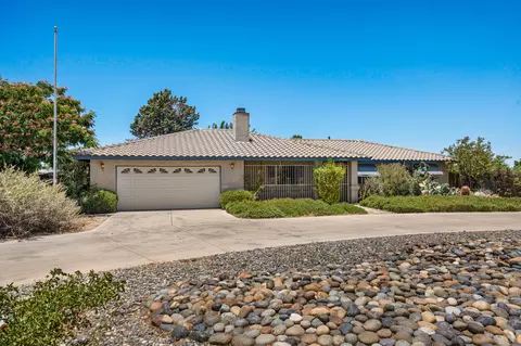 Exterior - 12450 Algonquin Rd, Apple Valley, CA 92308 photo 2 of 10